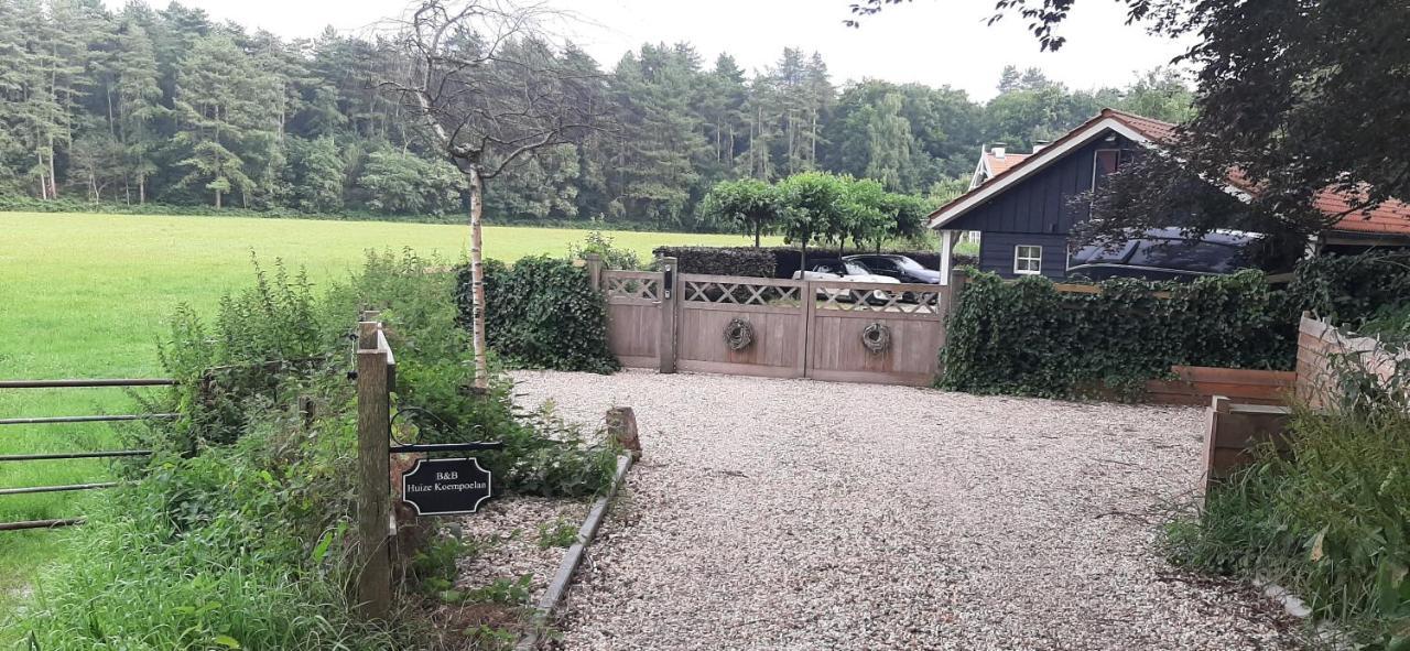 Huize Koempoelan Bed & Breakfast Naarden Exterior foto
