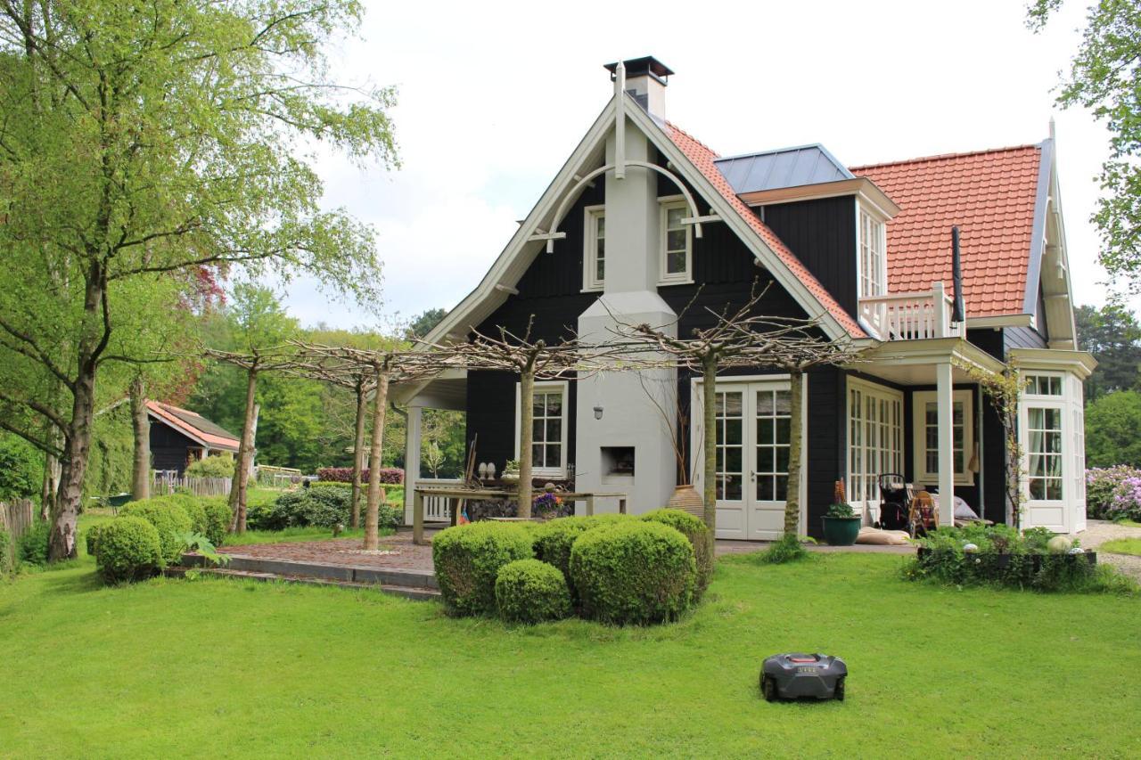 Huize Koempoelan Bed & Breakfast Naarden Exterior foto