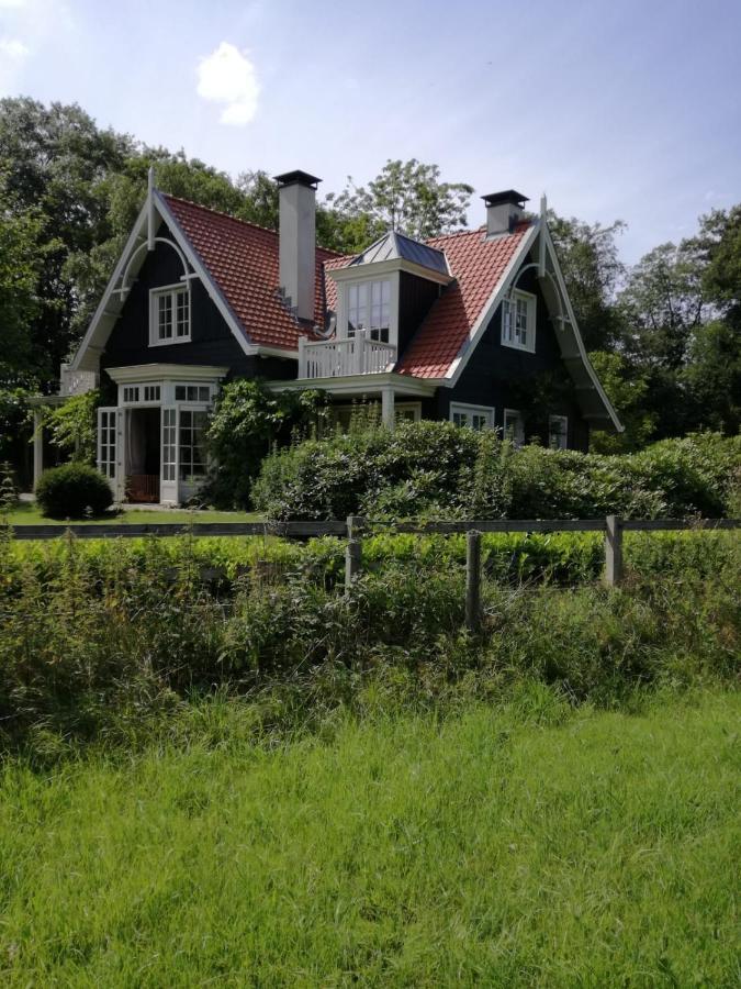 Huize Koempoelan Bed & Breakfast Naarden Exterior foto