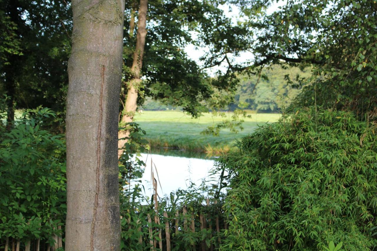 Huize Koempoelan Bed & Breakfast Naarden Exterior foto
