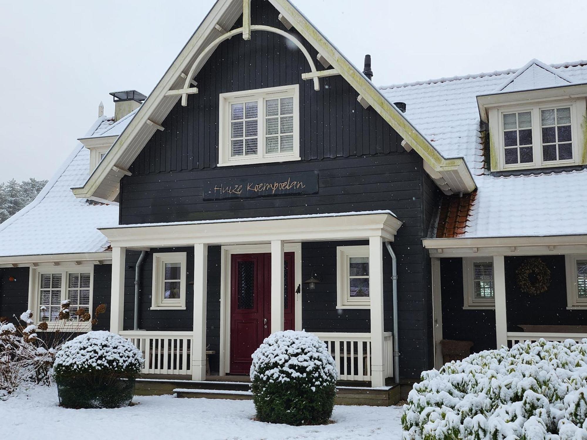 Huize Koempoelan Bed & Breakfast Naarden Exterior foto