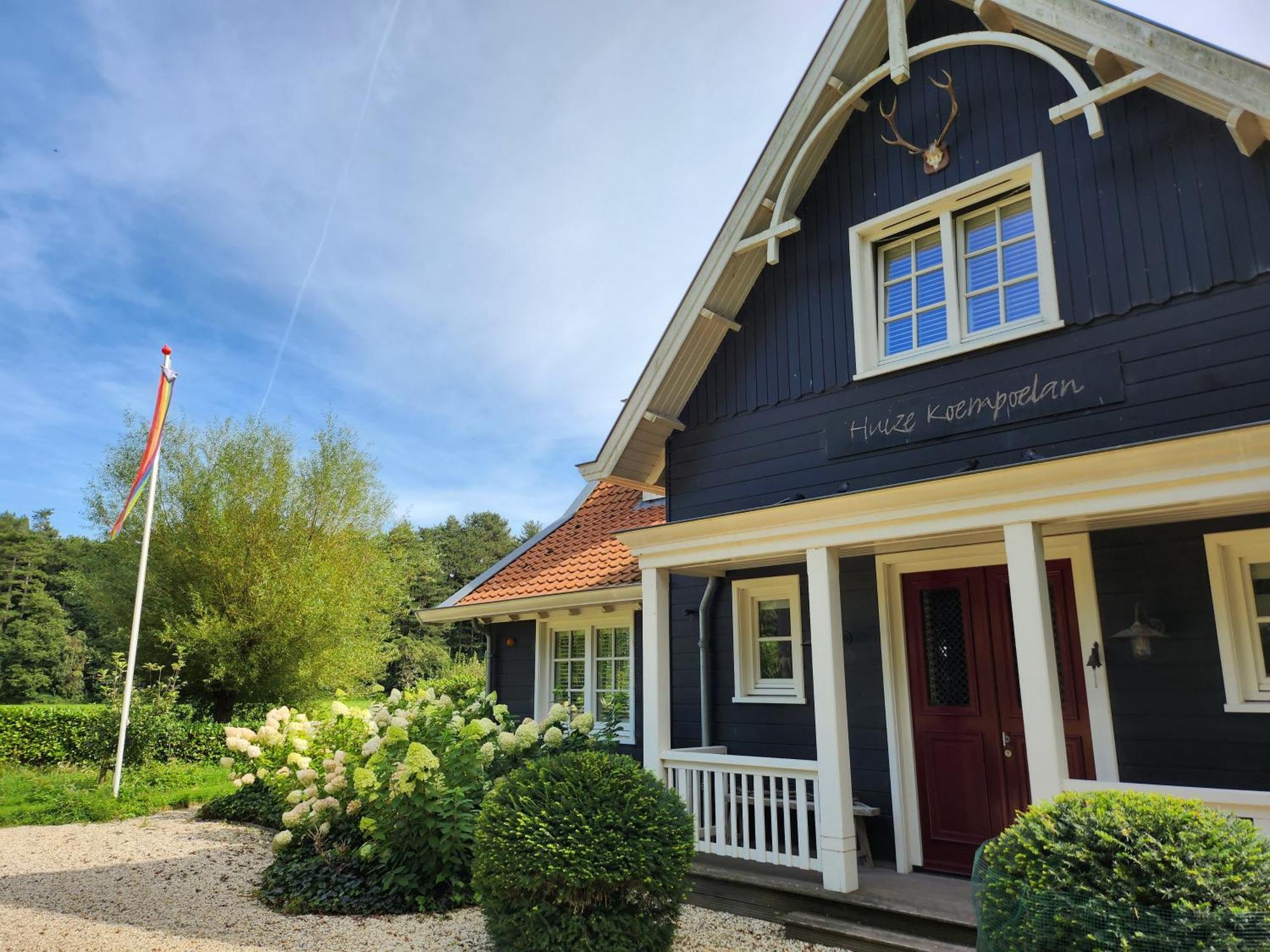 Huize Koempoelan Bed & Breakfast Naarden Exterior foto