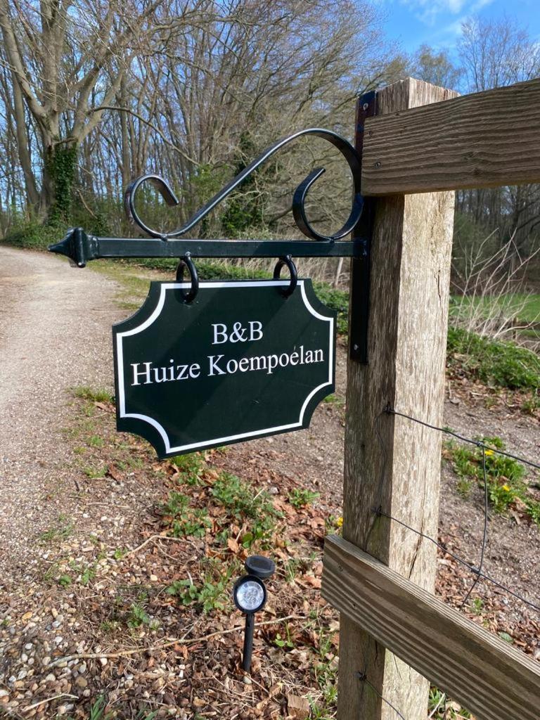 Huize Koempoelan Bed & Breakfast Naarden Exterior foto