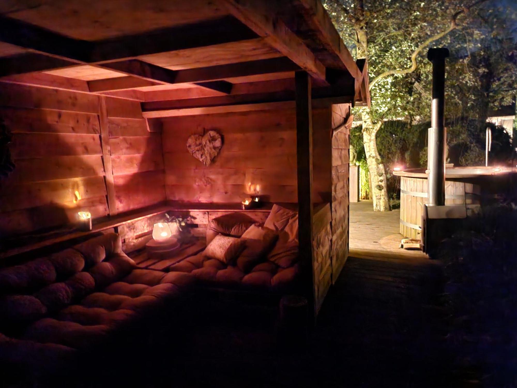 Huize Koempoelan Bed & Breakfast Naarden Exterior foto