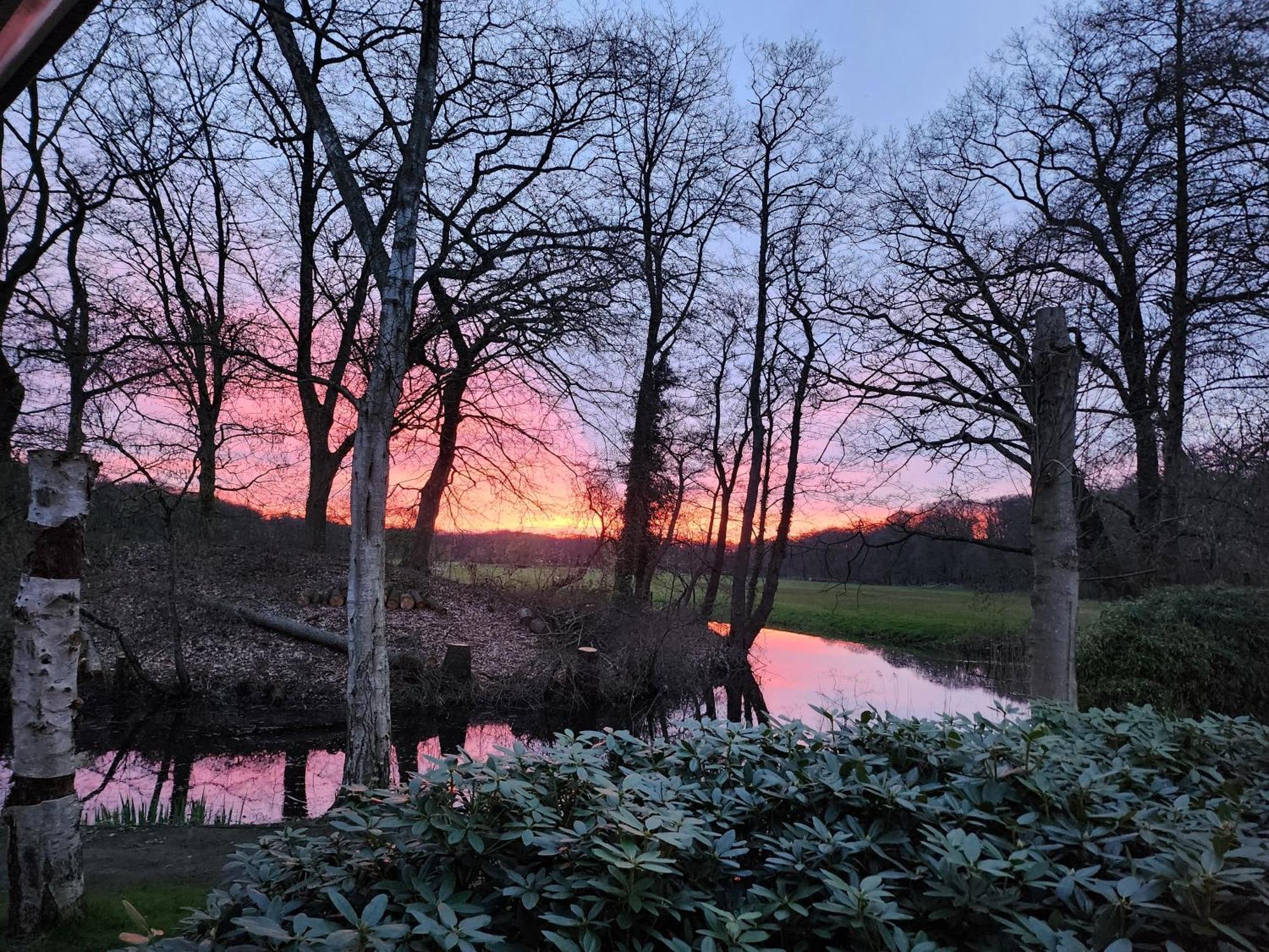 Huize Koempoelan Bed & Breakfast Naarden Exterior foto