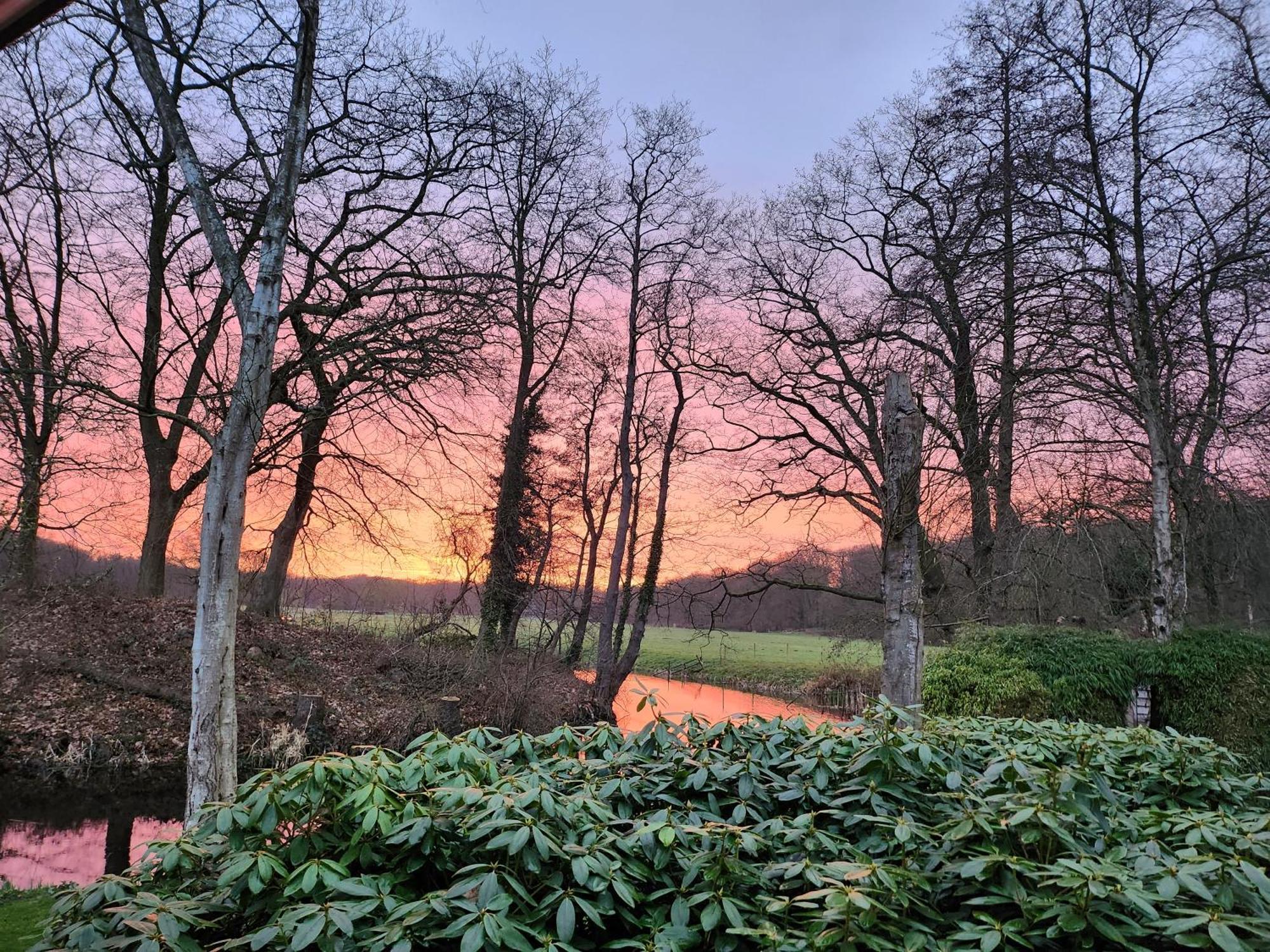 Huize Koempoelan Bed & Breakfast Naarden Exterior foto